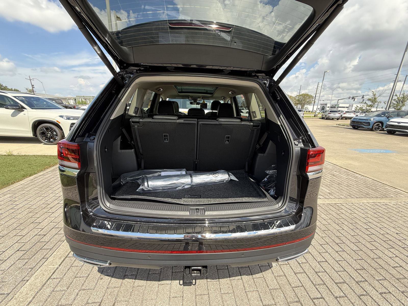 New 2026 Volkswagen Atlas SE image 10