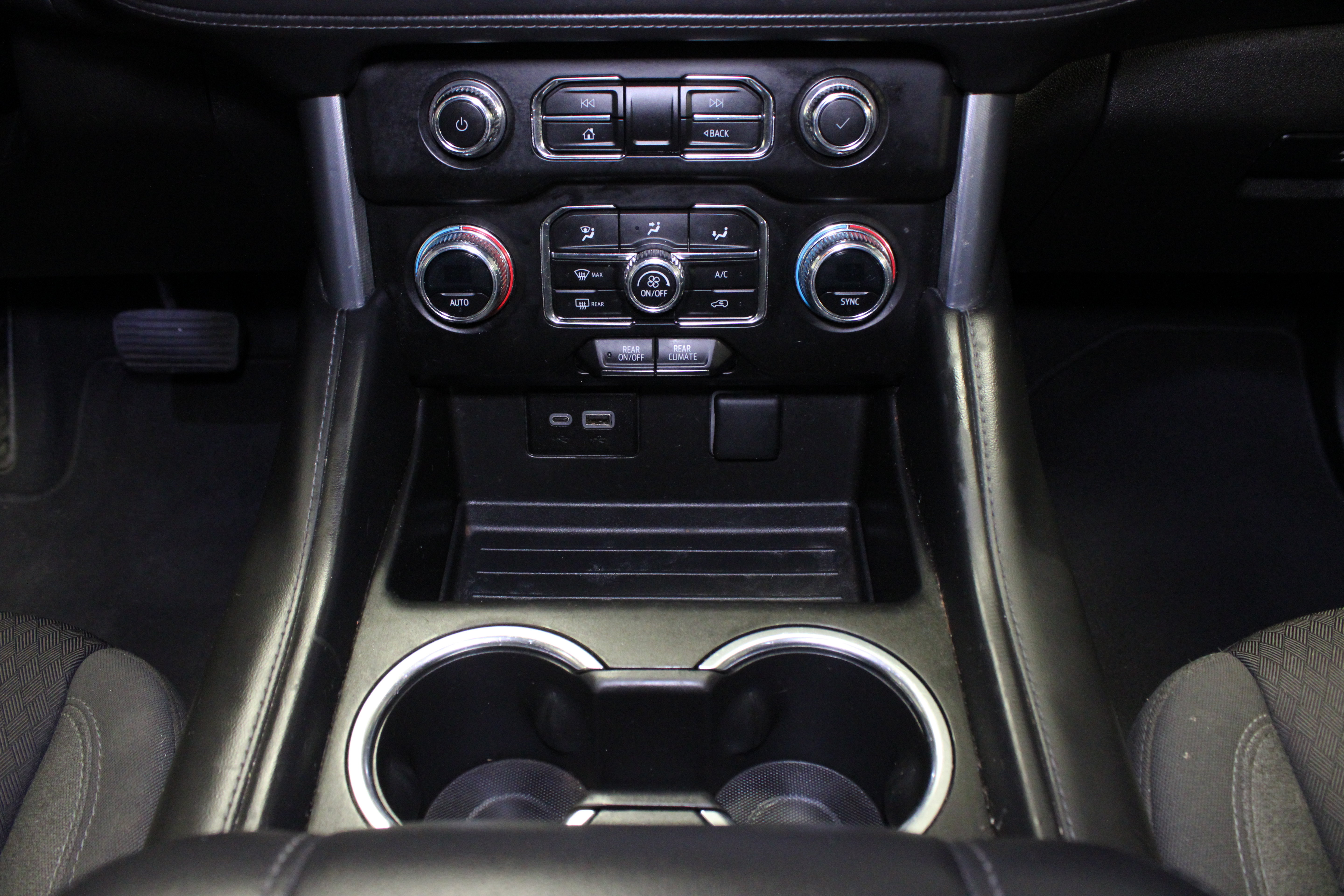Used 2023 GMC Yukon SLE AWD/4WD image 22