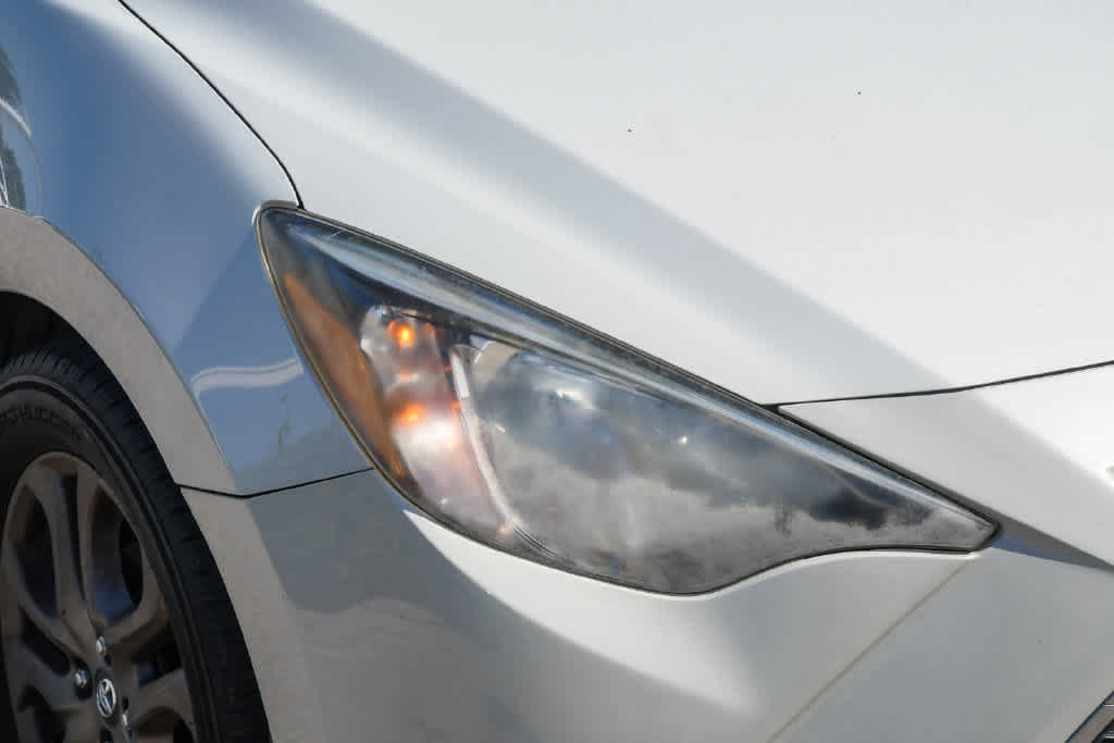 Used 2019 Toyota Yaris LE FWD image 4