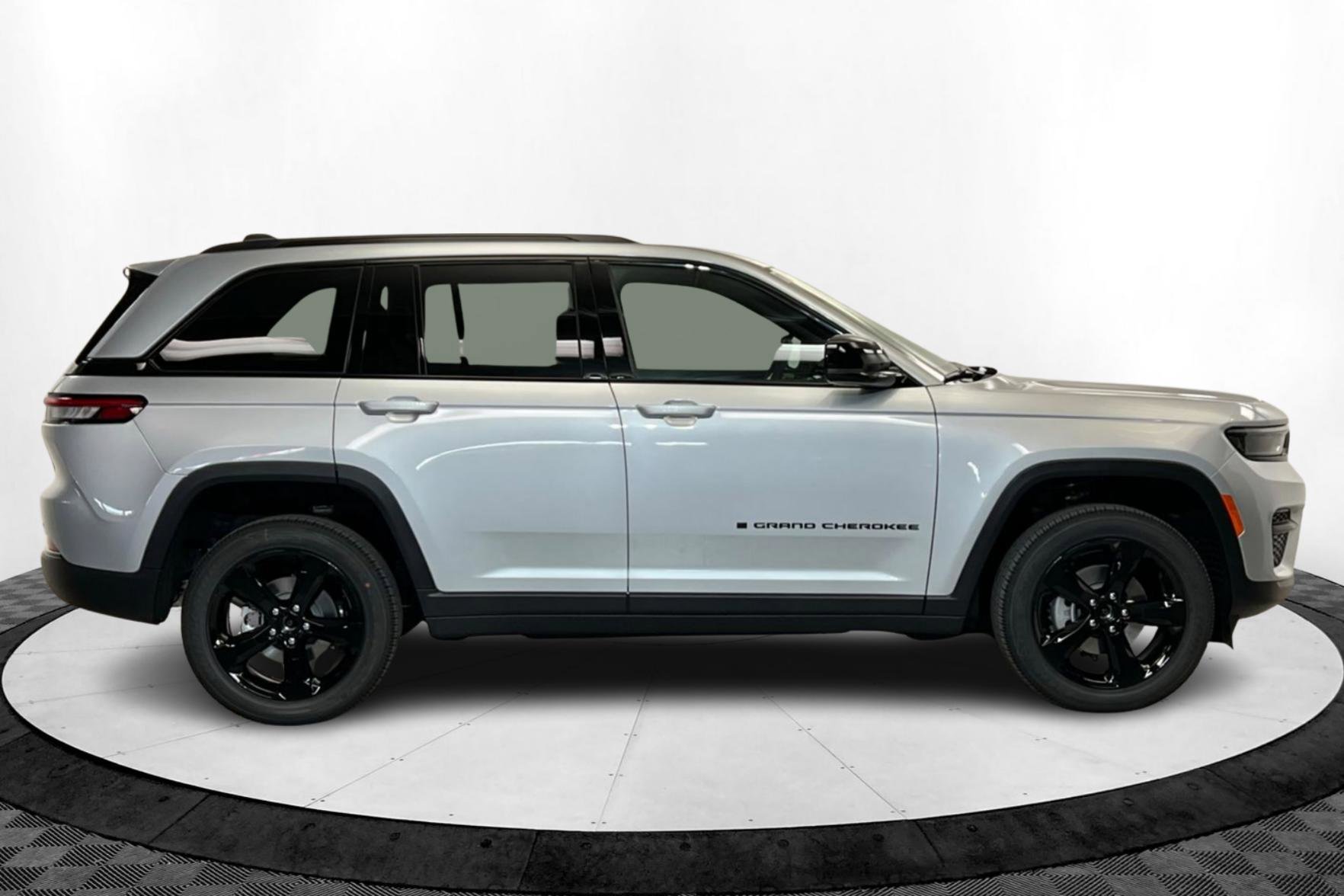 New 2025 Jeep Grand Cherokee Altitude AWD/4WD image 6