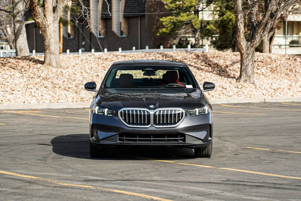 Certified 2025 BMW 530i xDrive w/ Premium Package image 2