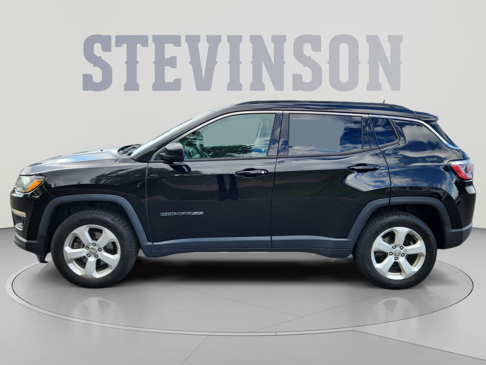Used 2017 Jeep Compass Latitude w/ Popular Equipment Group AWD/4WD image 2