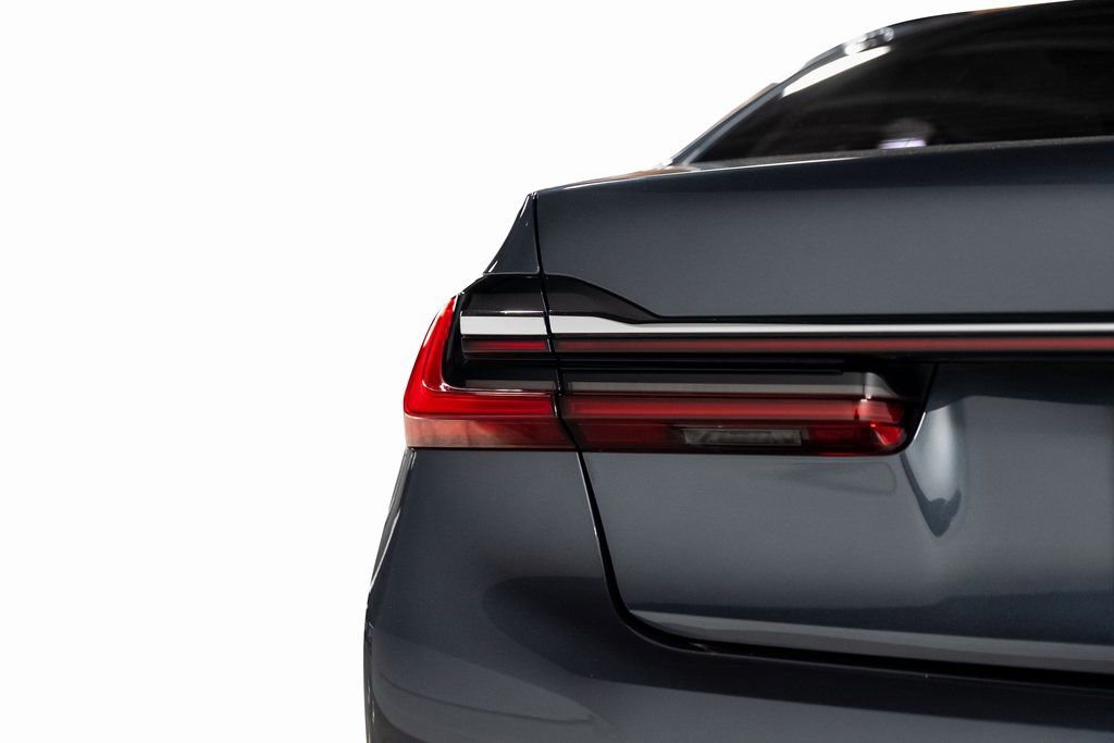 Used 2020 BMW 740i w/ Premium Package image 18