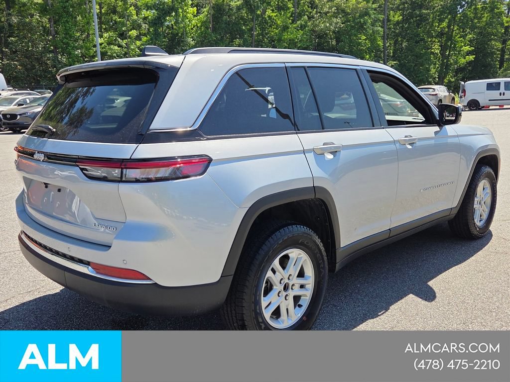 Used 2025 Jeep Grand Cherokee Laredo w/ Luxury Tech Group I AWD/4WD image 15