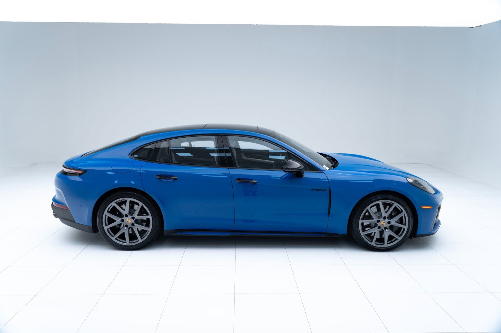 Used 2025 Porsche Panamera 4S image 8