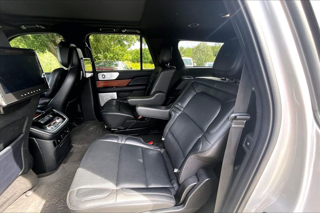 Used 2018 Lincoln Navigator L Reserve w/ Technology Package AWD/4WD image 23