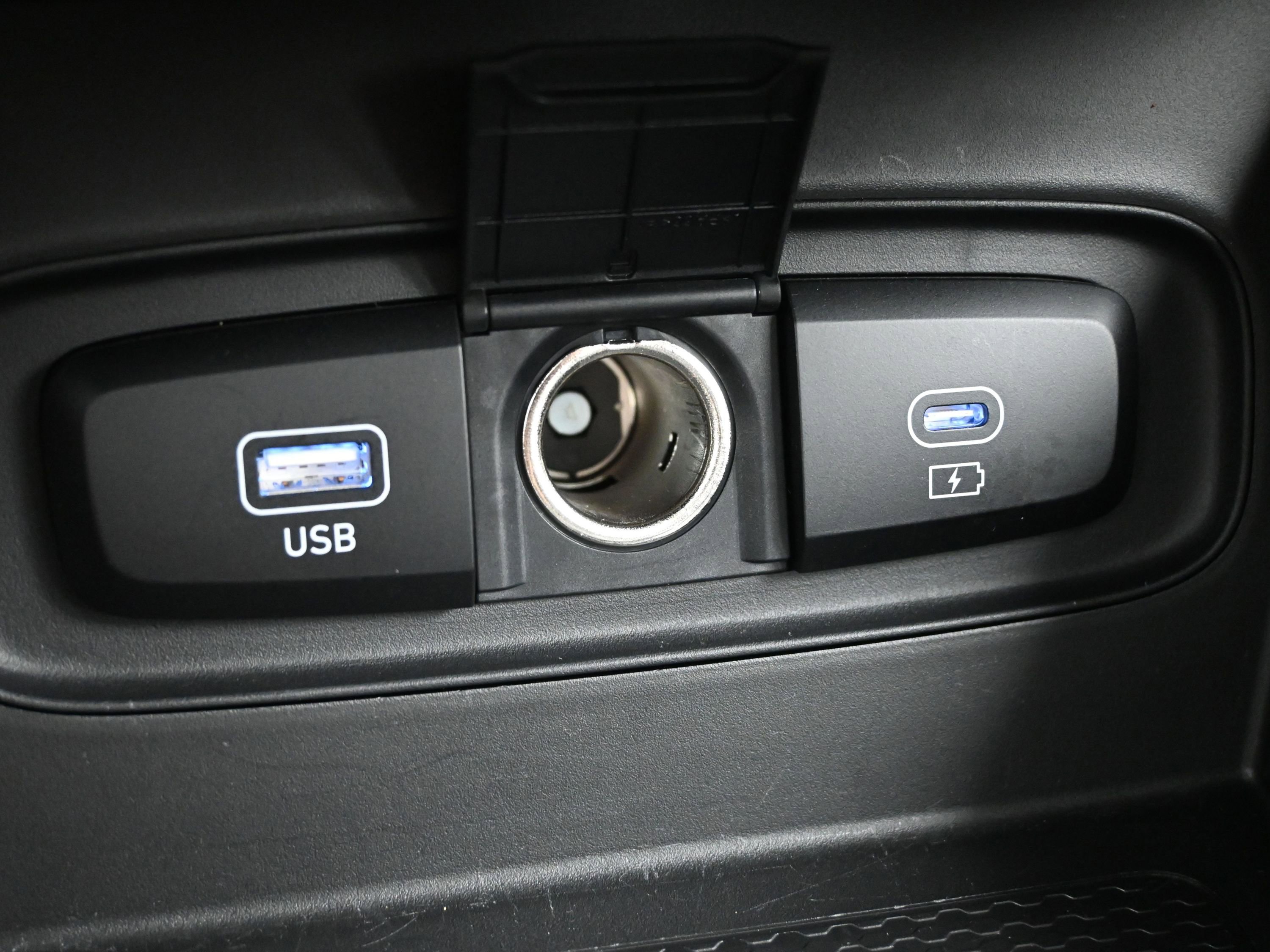 Used 2024 Hyundai Venue SEL image 19