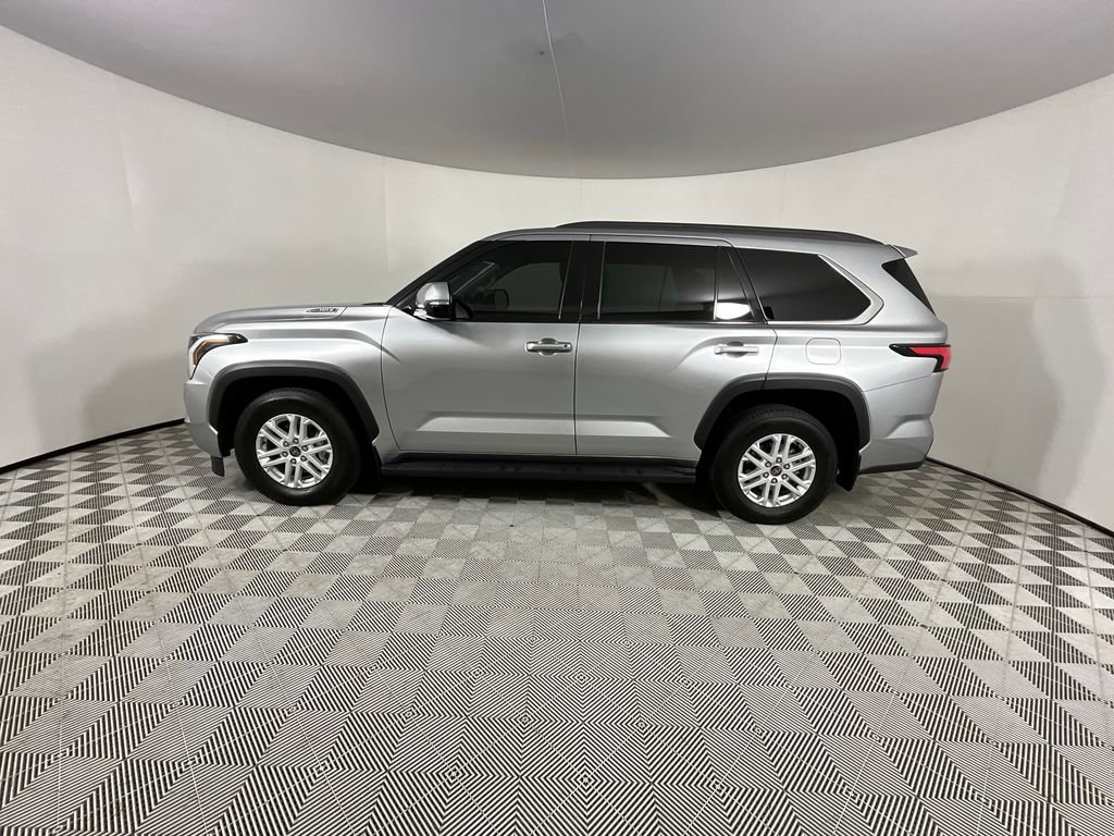 Used 2023 Toyota Sequoia SR5 w/ SR5 Premium Package AWD/4WD image 2
