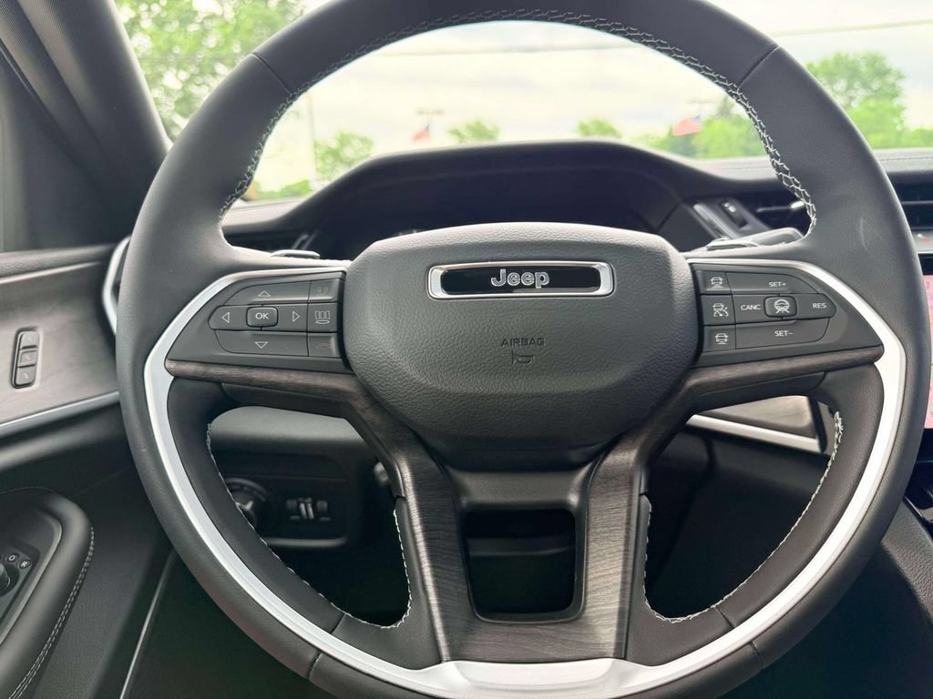 New 2026 Jeep Grand Cherokee Limited AWD/4WD image 18