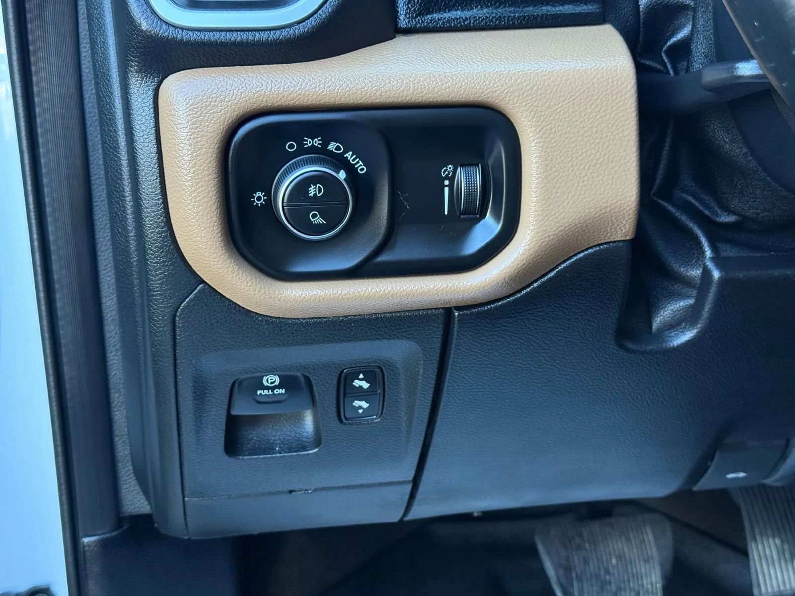 Used 2020 RAM 1500 Big Horn AWD/4WD image 30