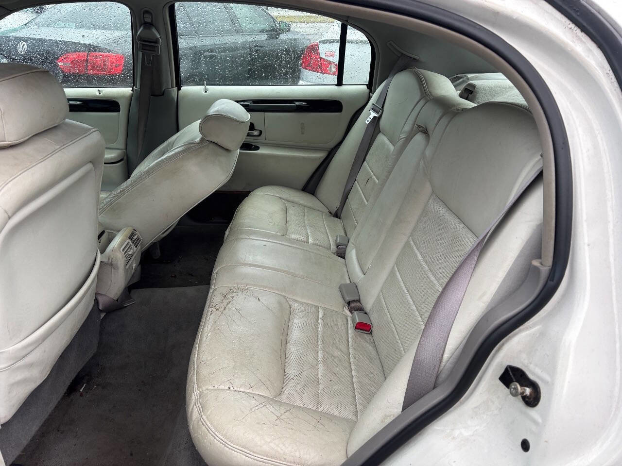 Used 2000 Lincoln Town Car Signature RWD image 13
