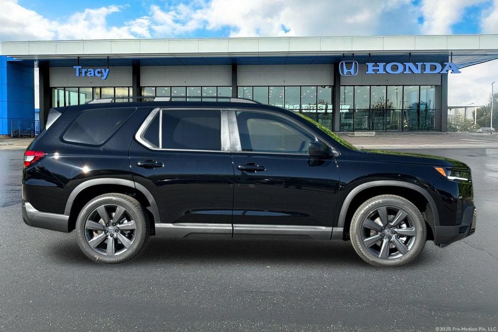 Certified 2026 Honda Pilot Sport image 4