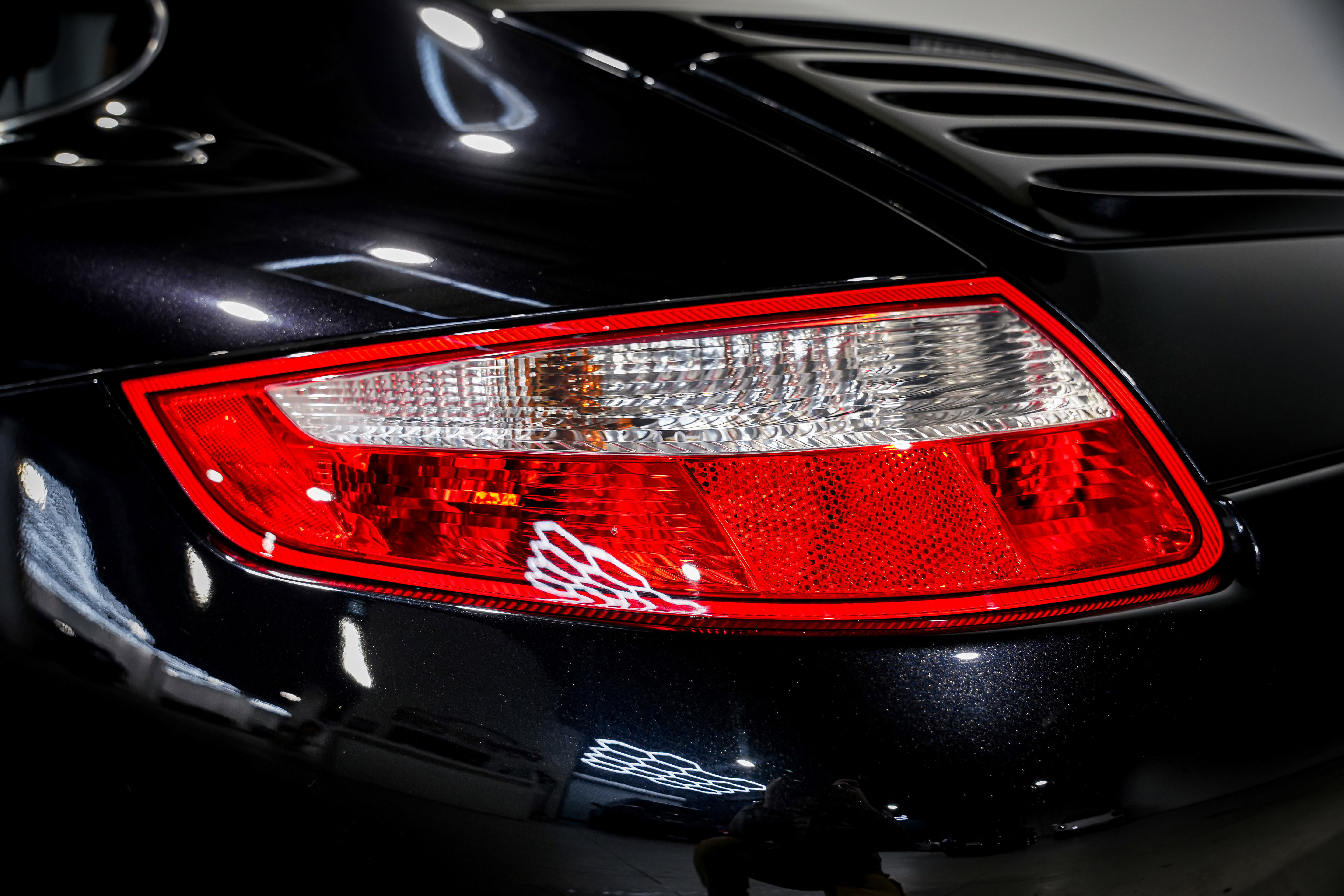 Used 2008 Porsche 911 Carrera 4S AWD/4WD image 32