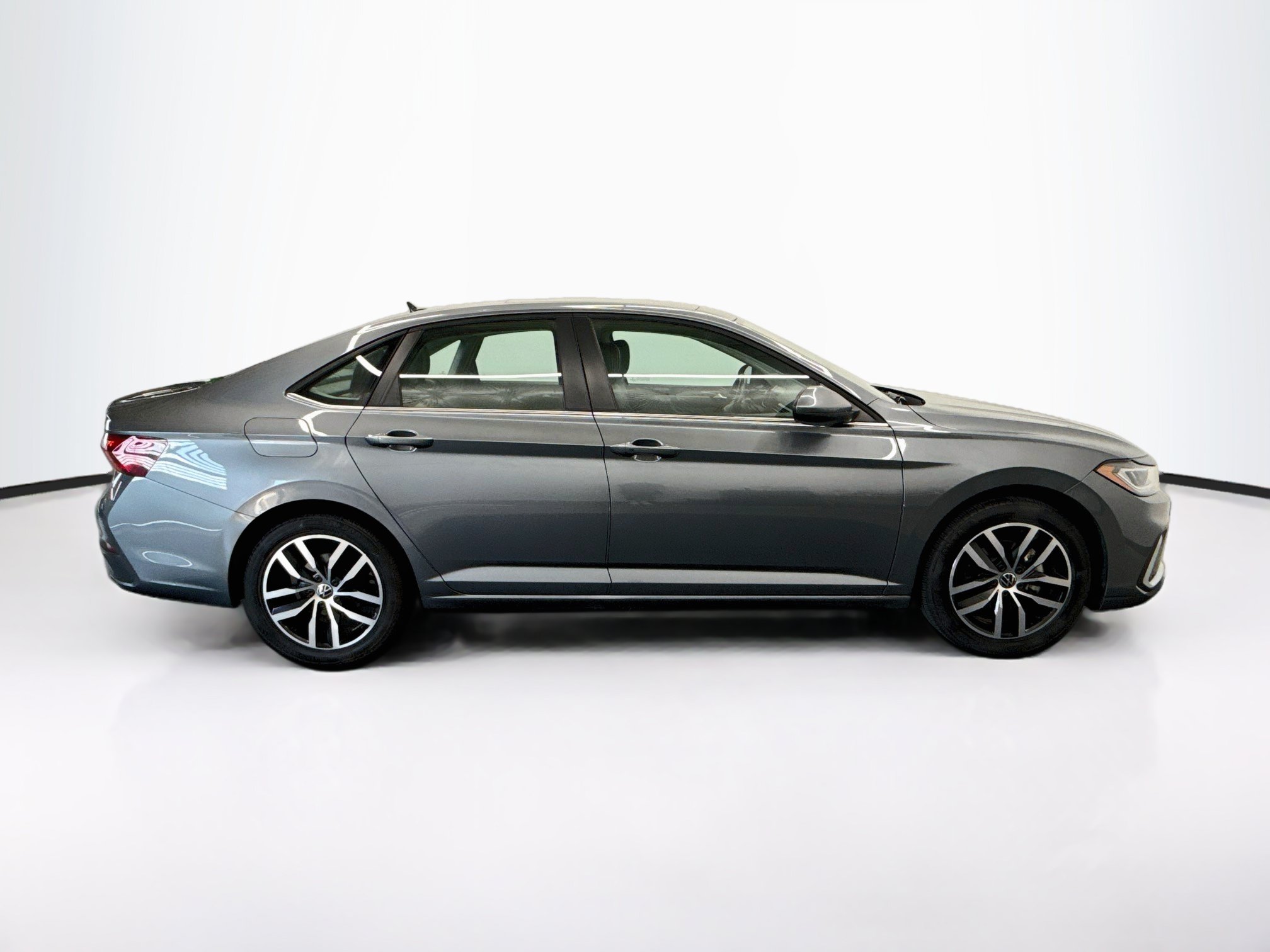 Used 2025 Volkswagen Jetta SE FWD image 10