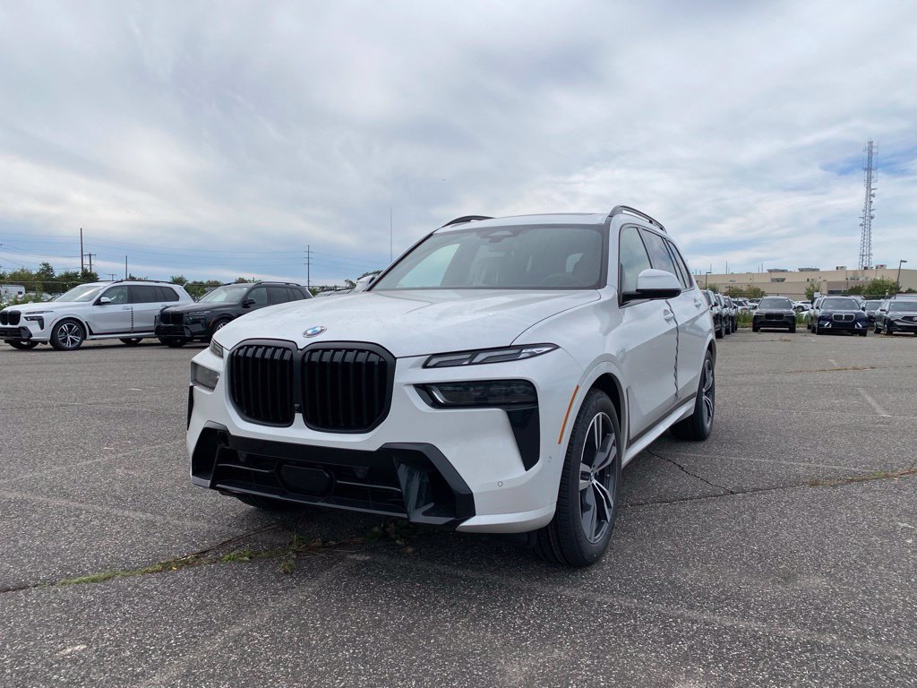 New 2027 BMW X7 xDrive40i w/ M Sport Package