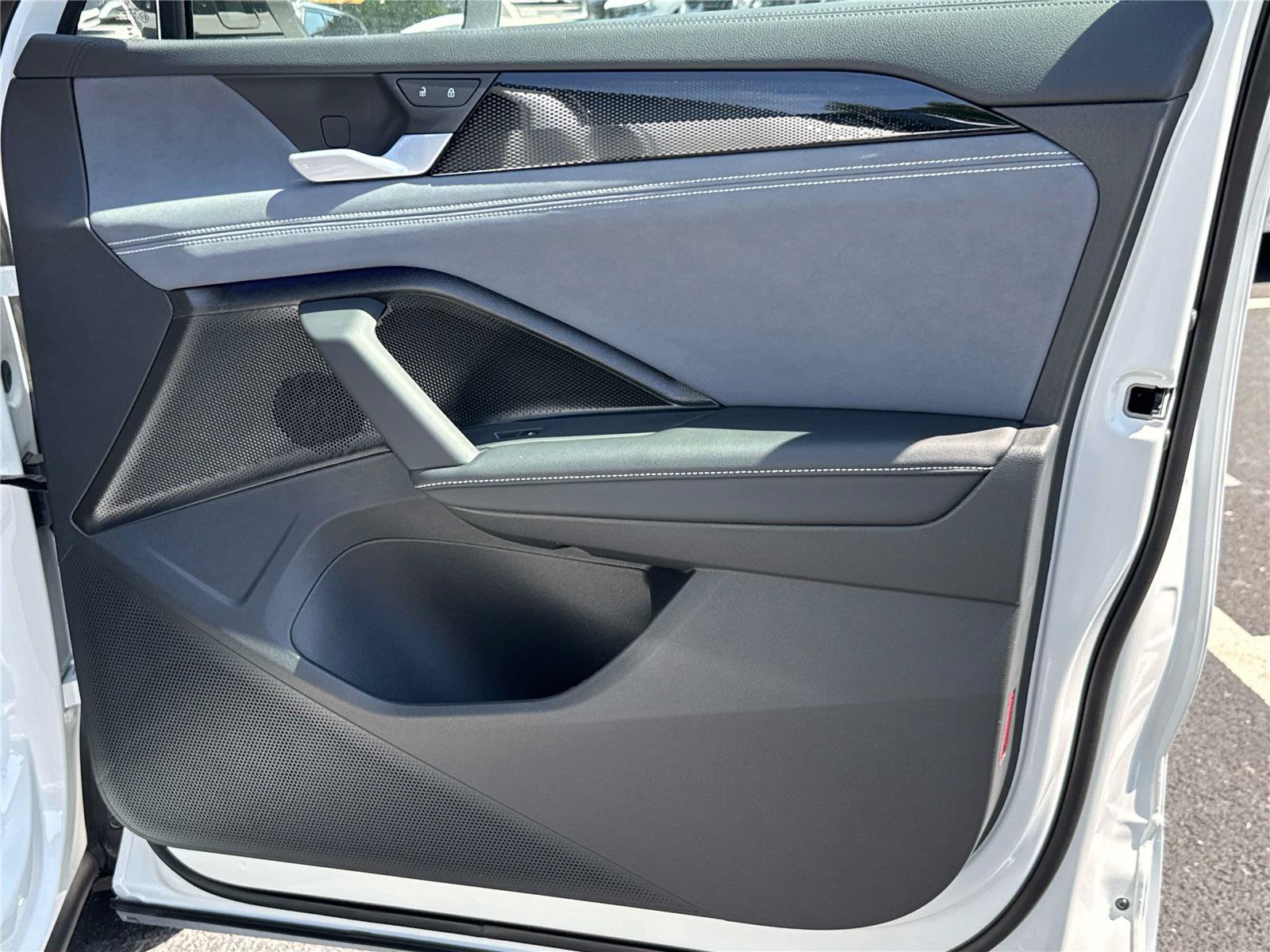 New 2026 Volkswagen Tiguan SE R-Line FWD image 14