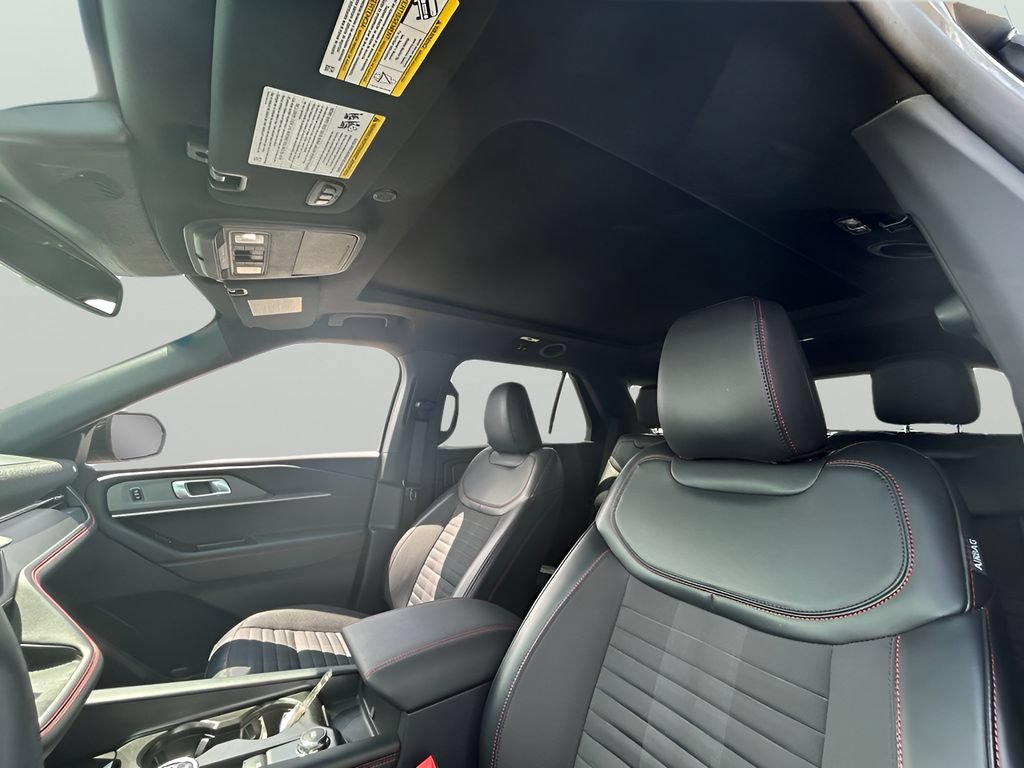 Certified 2025 Ford Explorer ST-Line w/ Premium Package AWD/4WD image 16