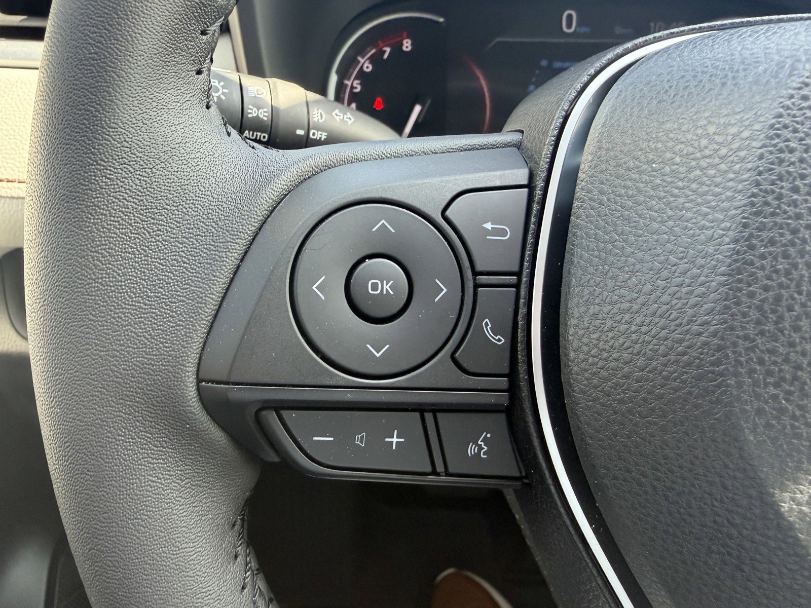 Used 2025 Toyota RAV4 XLE Premium image 28