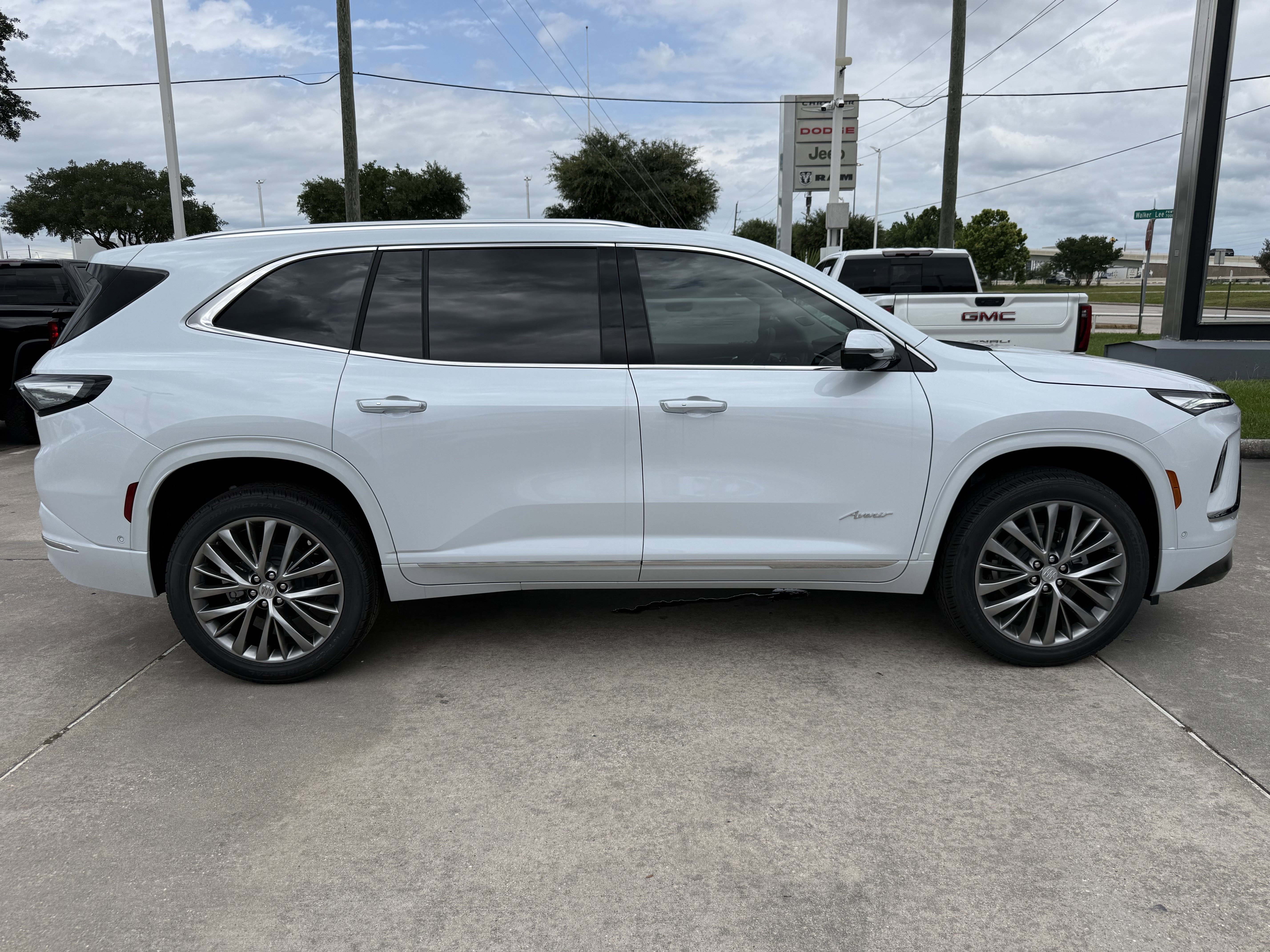 New 2026 Buick Enclave Avenir w/ Super Cruise Package FWD image 3