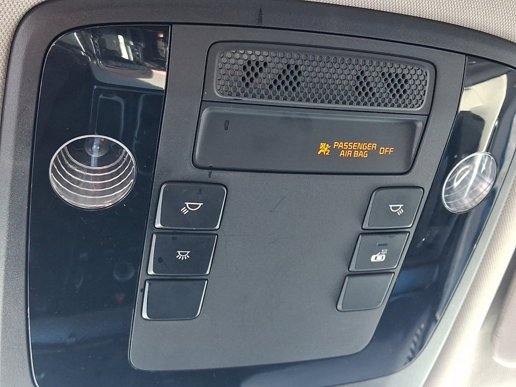 Used 2024 Kia Carnival LX image 32