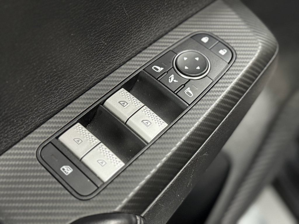 Used 2023 Mitsubishi Outlander SE image 16