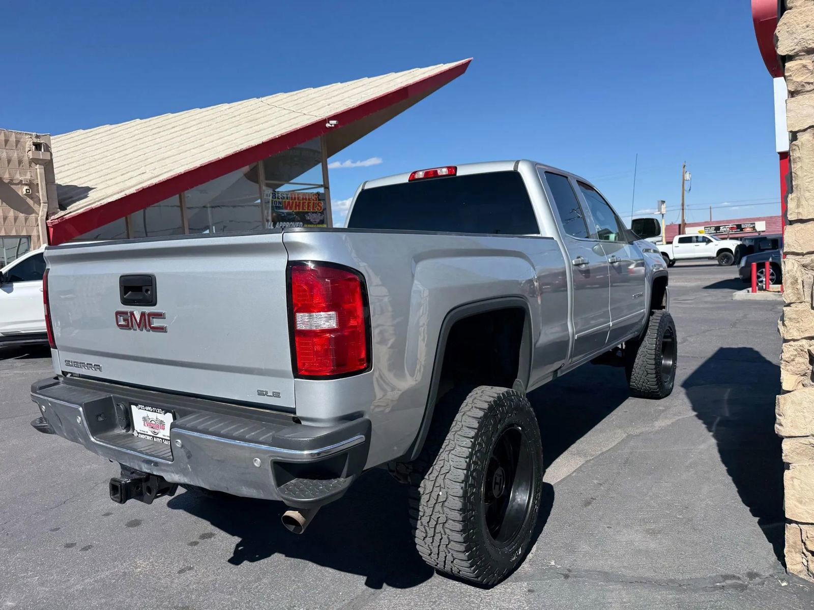Used 2018 GMC Sierra 2500 SLE image 3