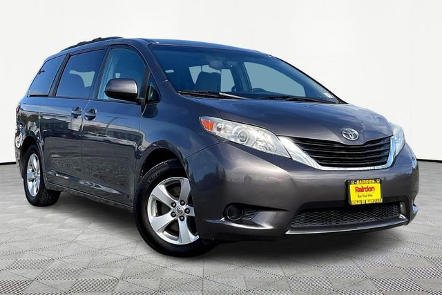 Used 2017 Toyota Sienna LE
