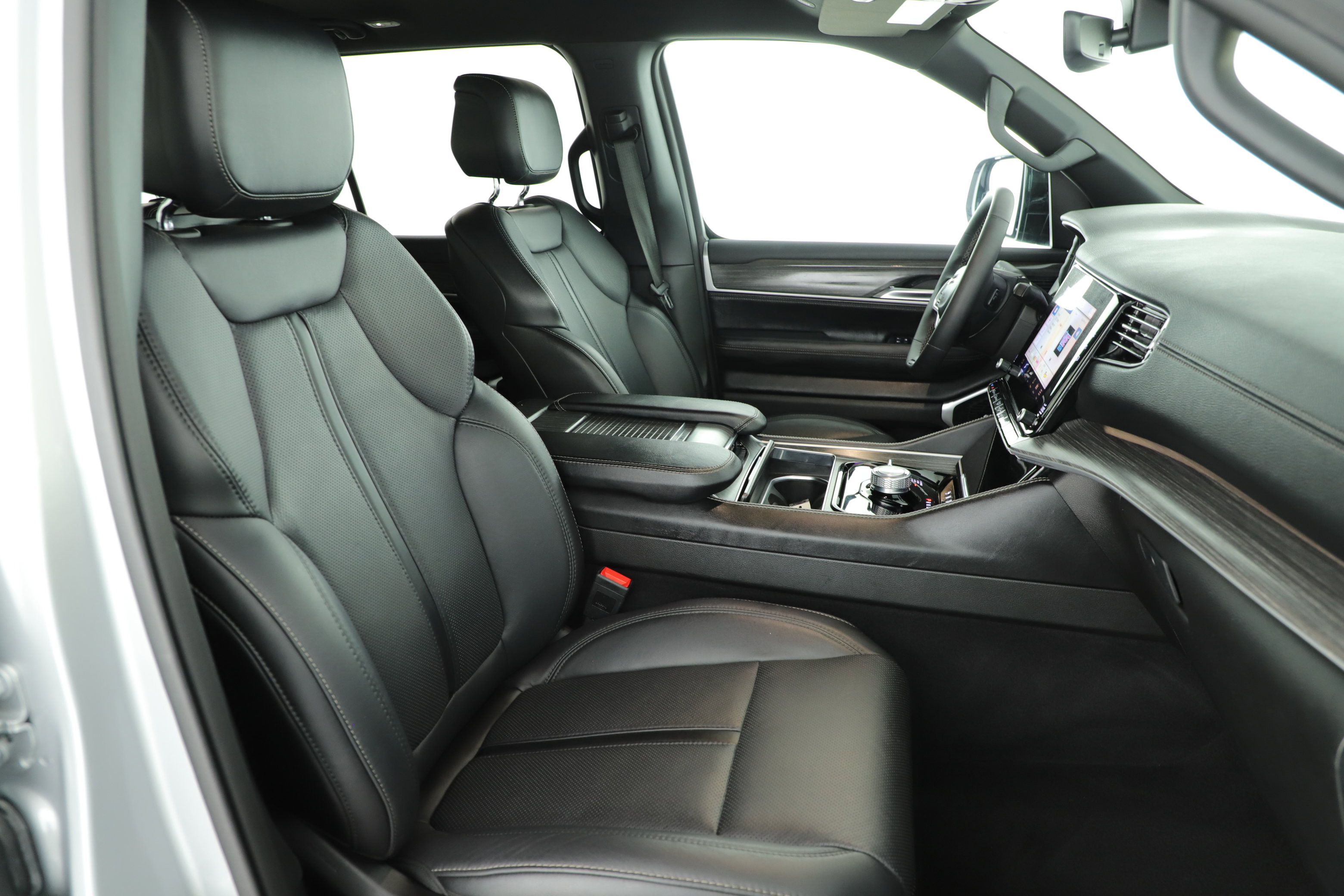 Used 2024 Jeep Wagoneer Series II w/ Flexible Seating Group image 10