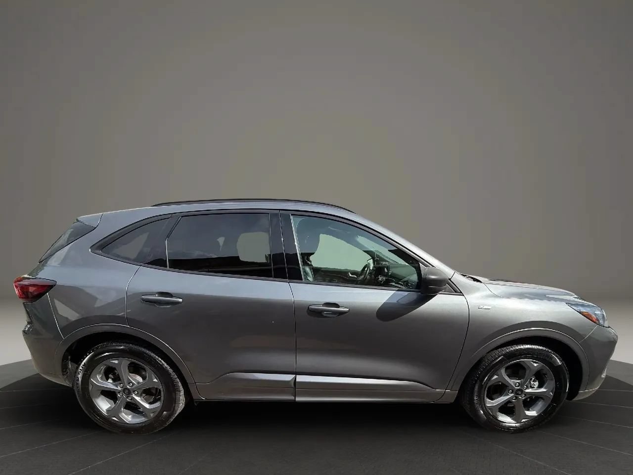 Used 2023 Ford Escape ST-Line FWD image 4