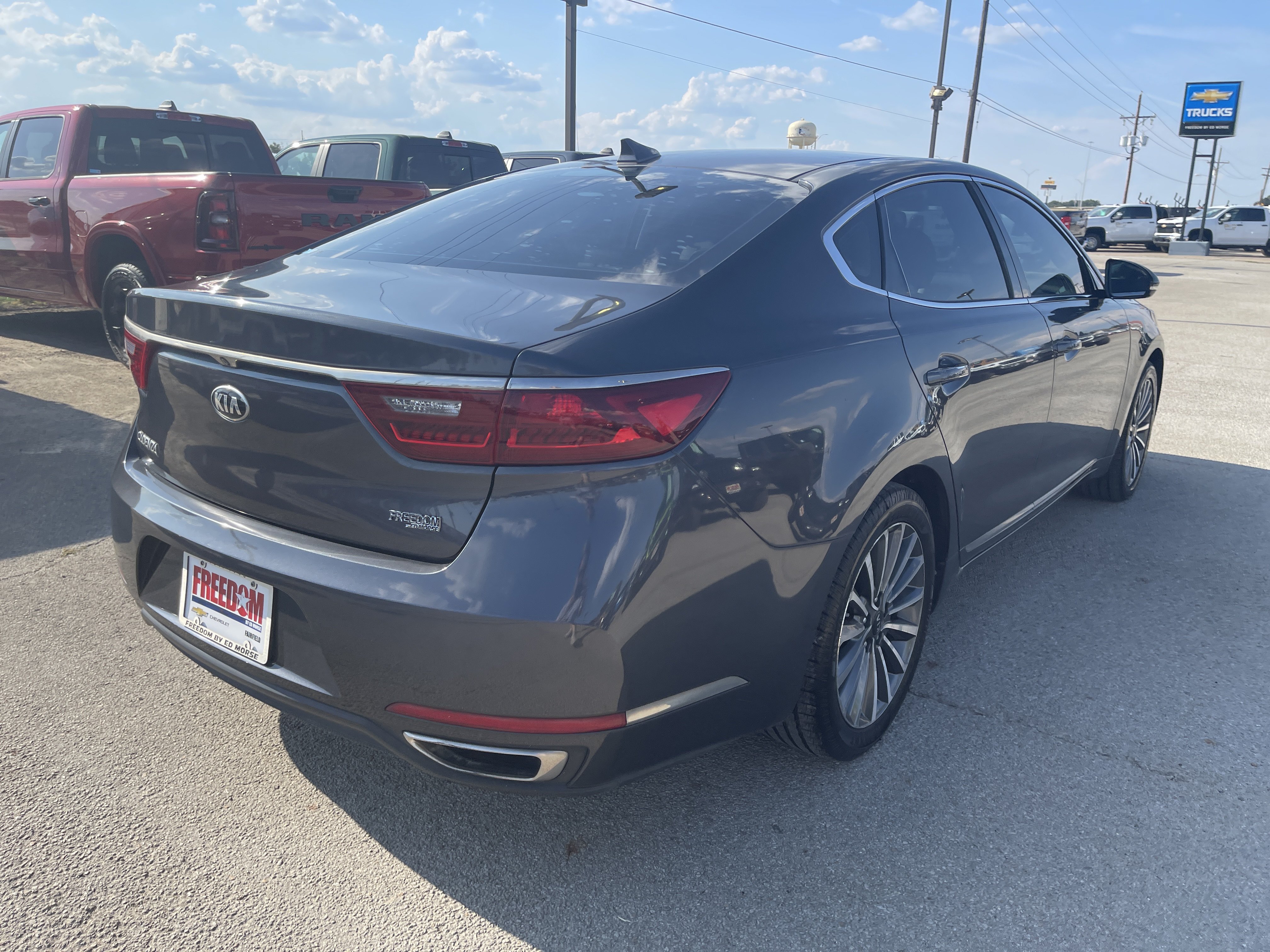 Used 2017 Kia Cadenza Premium FWD image 4