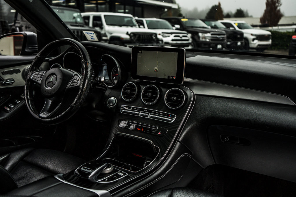 Used 2019 Mercedes-Benz GLC 300 4MATIC image 38