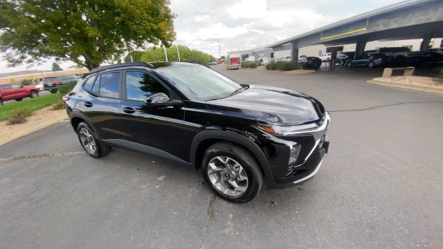 Used 2026 Chevrolet Trax LT w/ Driver Confidence Package FWD image 2