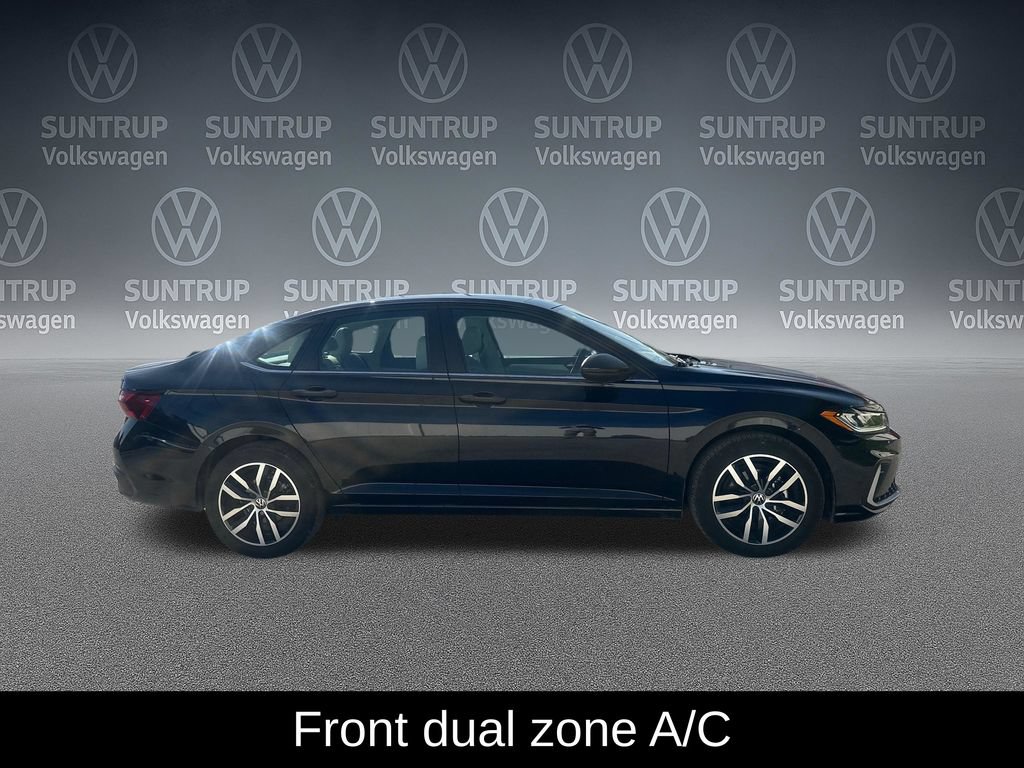 Used 2025 Volkswagen Jetta SE w/ Sunroof Package FWD image 8