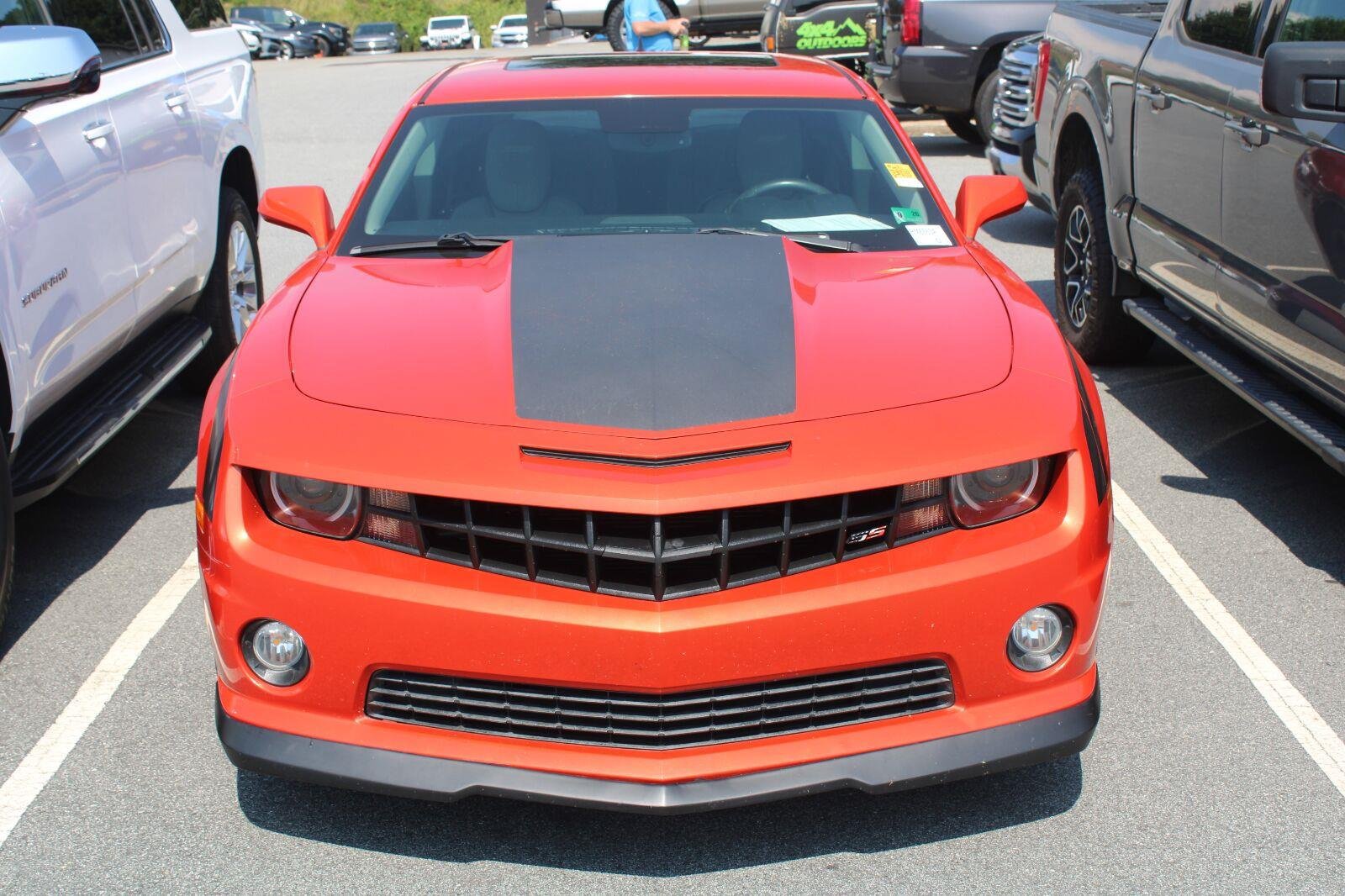 Used 2011 Chevrolet Camaro SS w/ LPO, Ground Effects Package RWD image 2