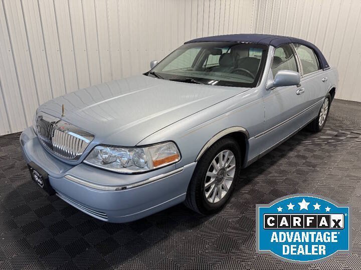 Used 2006 Lincoln Town Car Signature