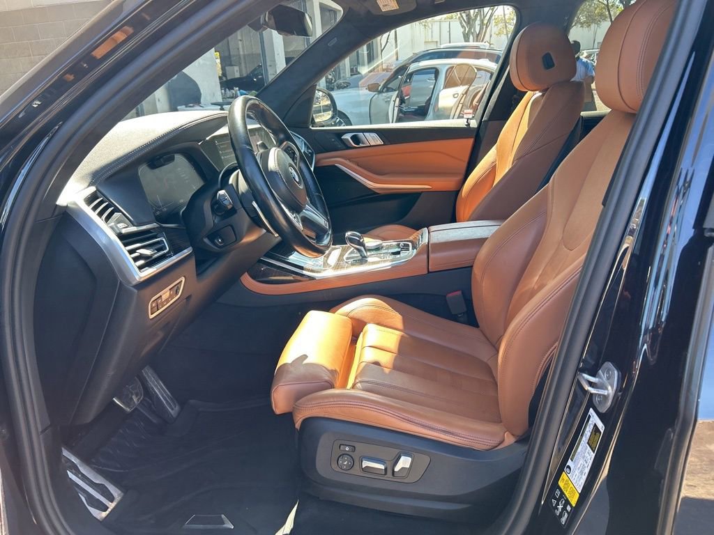 Used 2021 BMW X7 xDrive40i w/ M Sport Package image 3