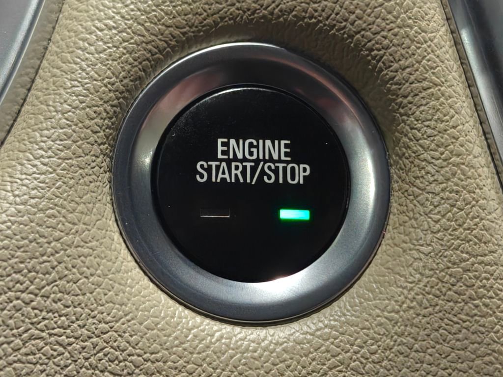 Used 2022 Chevrolet Traverse LT image 12