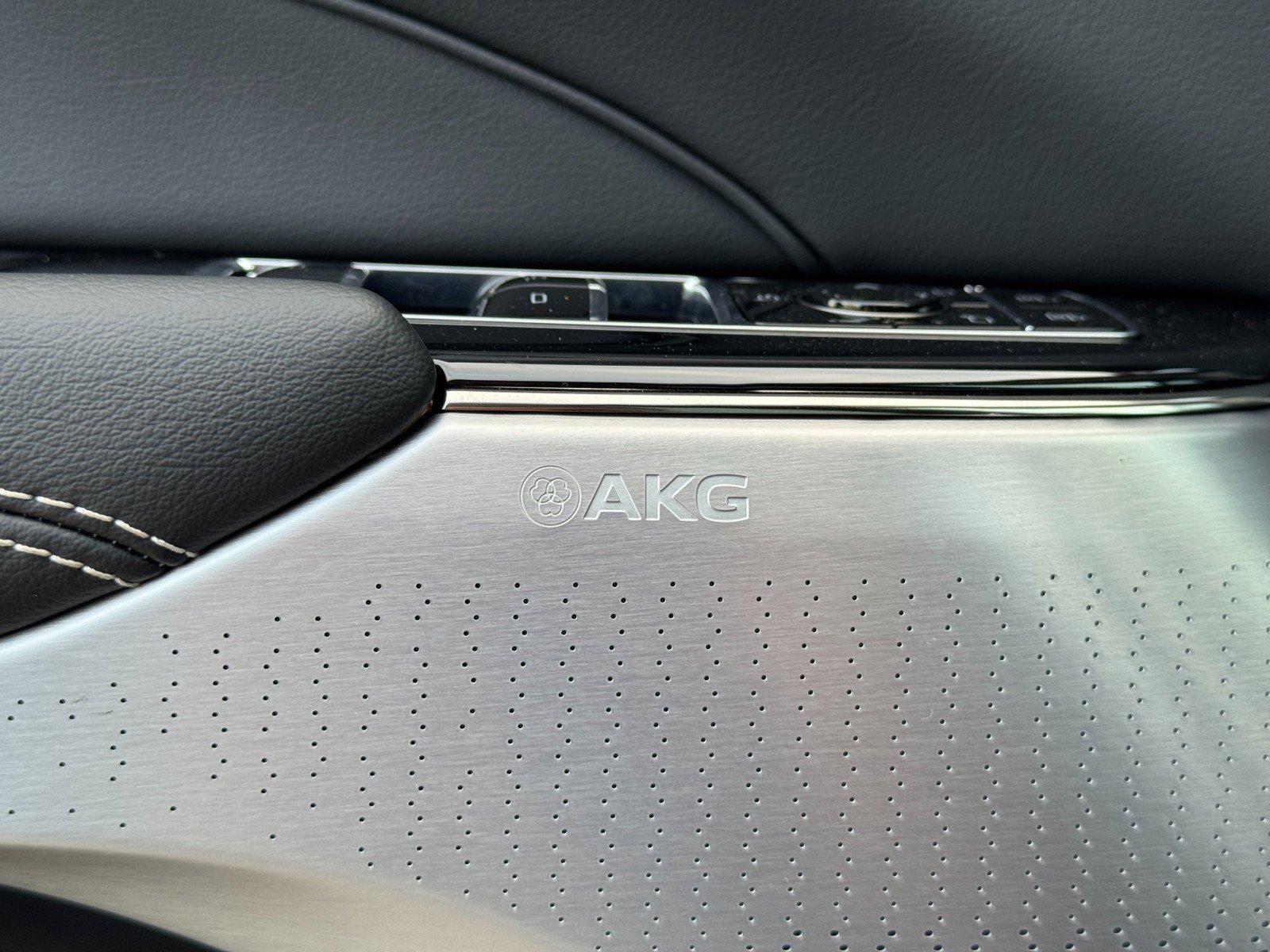 Used 2025 Cadillac Lyriq Luxury image 17