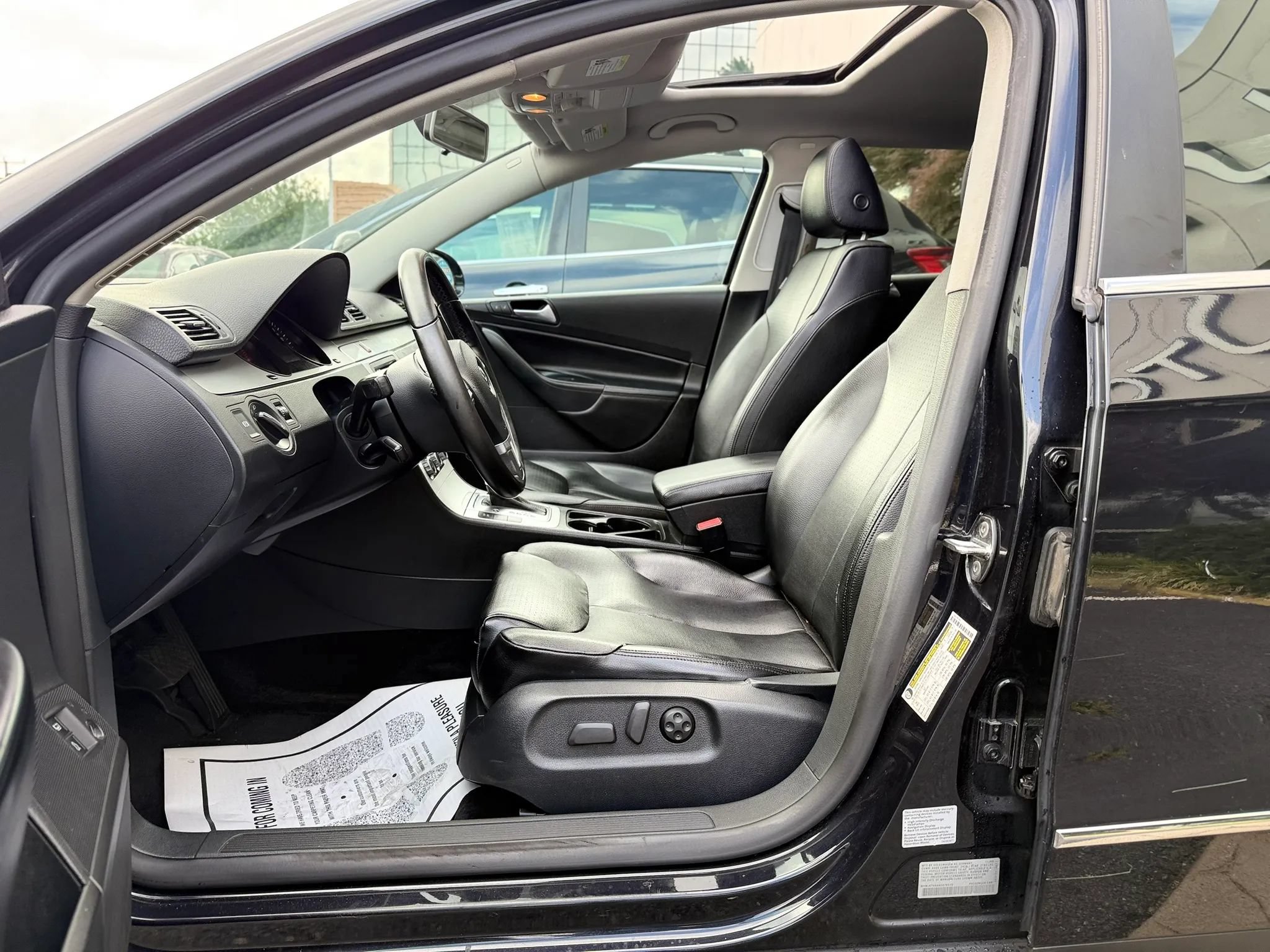 Used 2010 Volkswagen Passat Komfort FWD image 10