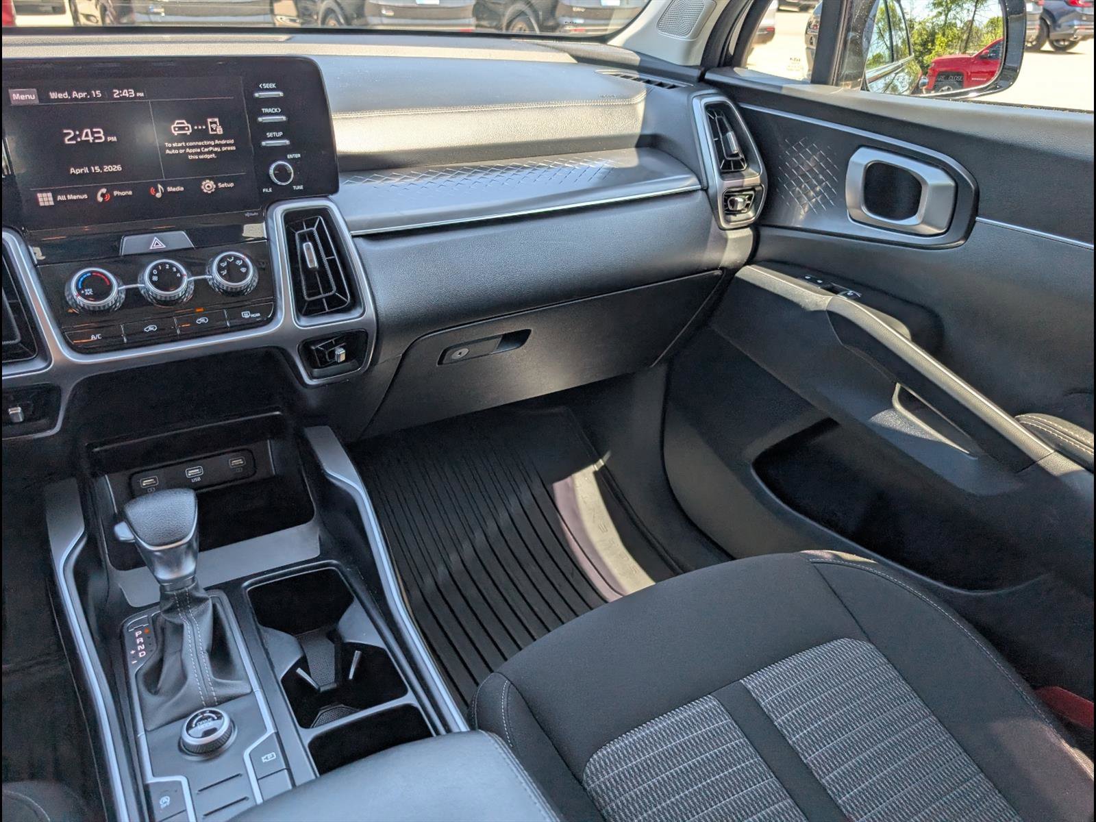 Used 2023 Kia Sorento LX image 9