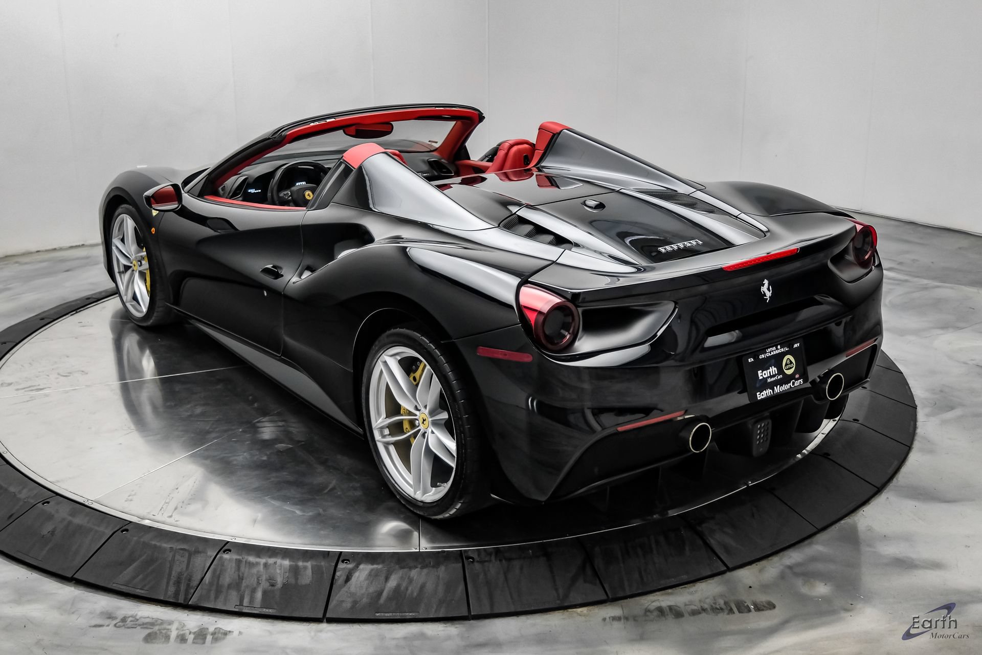Used 2018 Ferrari 488 Spider RWD image 15
