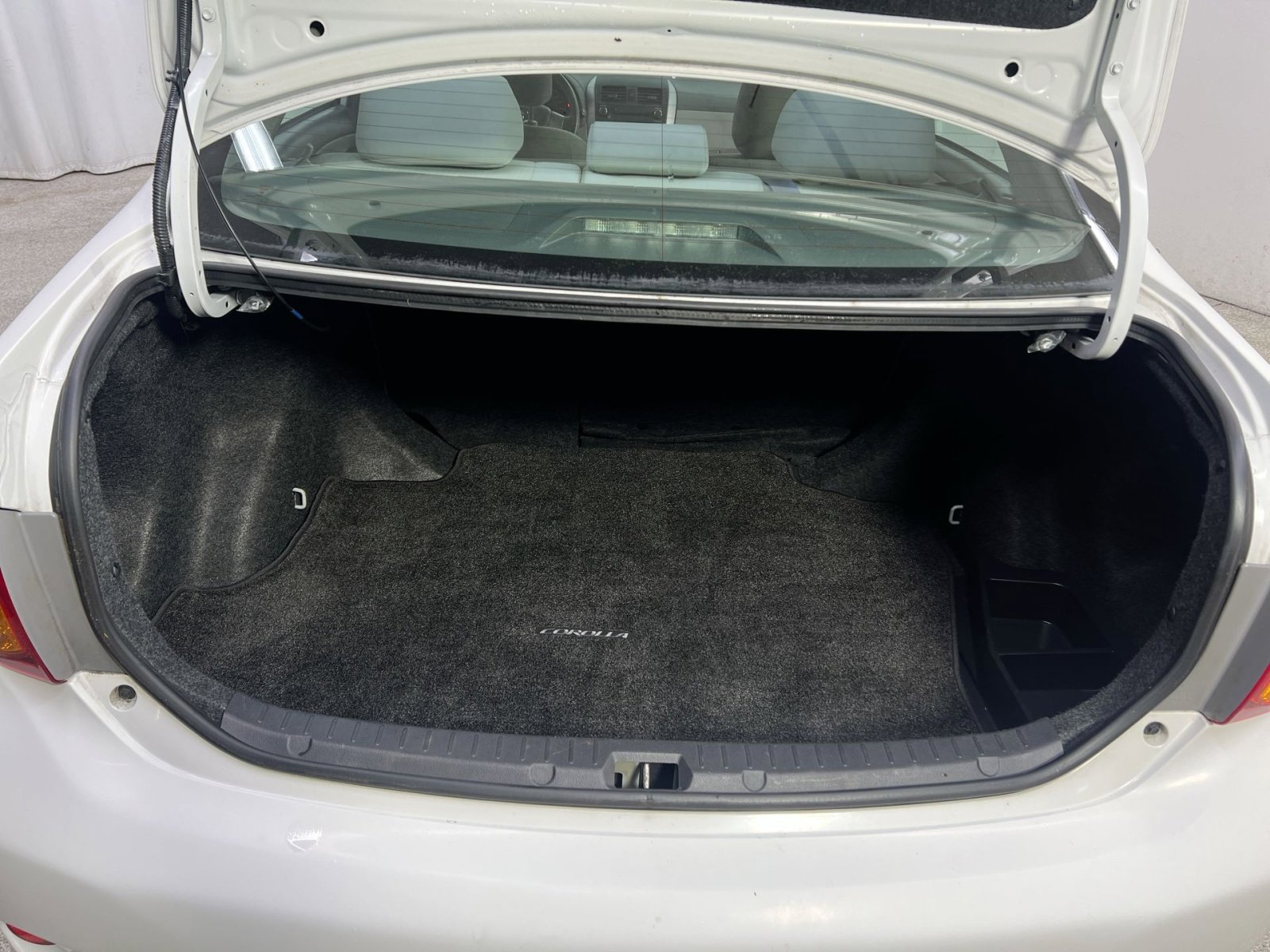 Used 2010 Toyota Corolla LE image 28