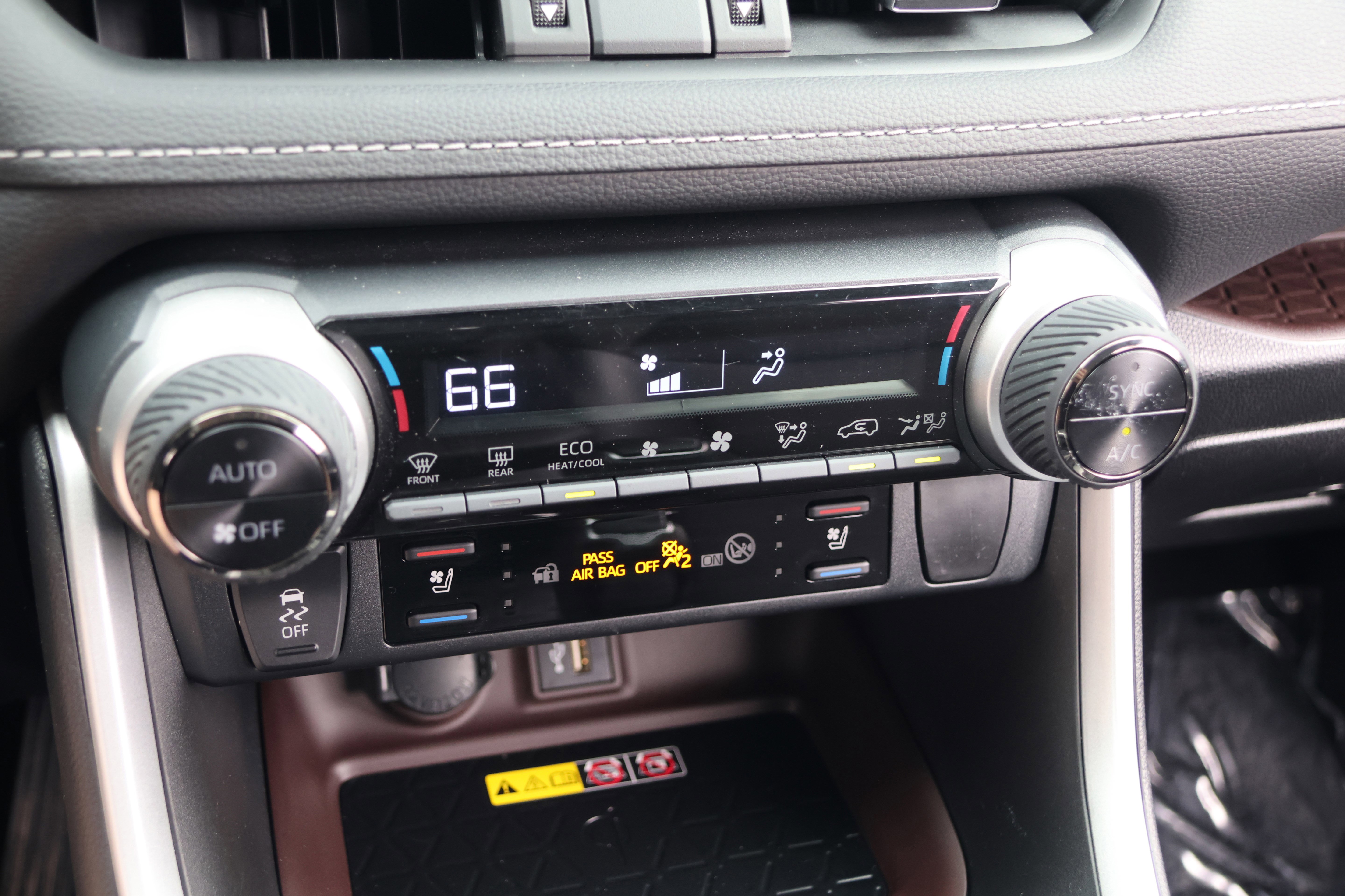 Used 2023 Toyota RAV4 Limited image 25