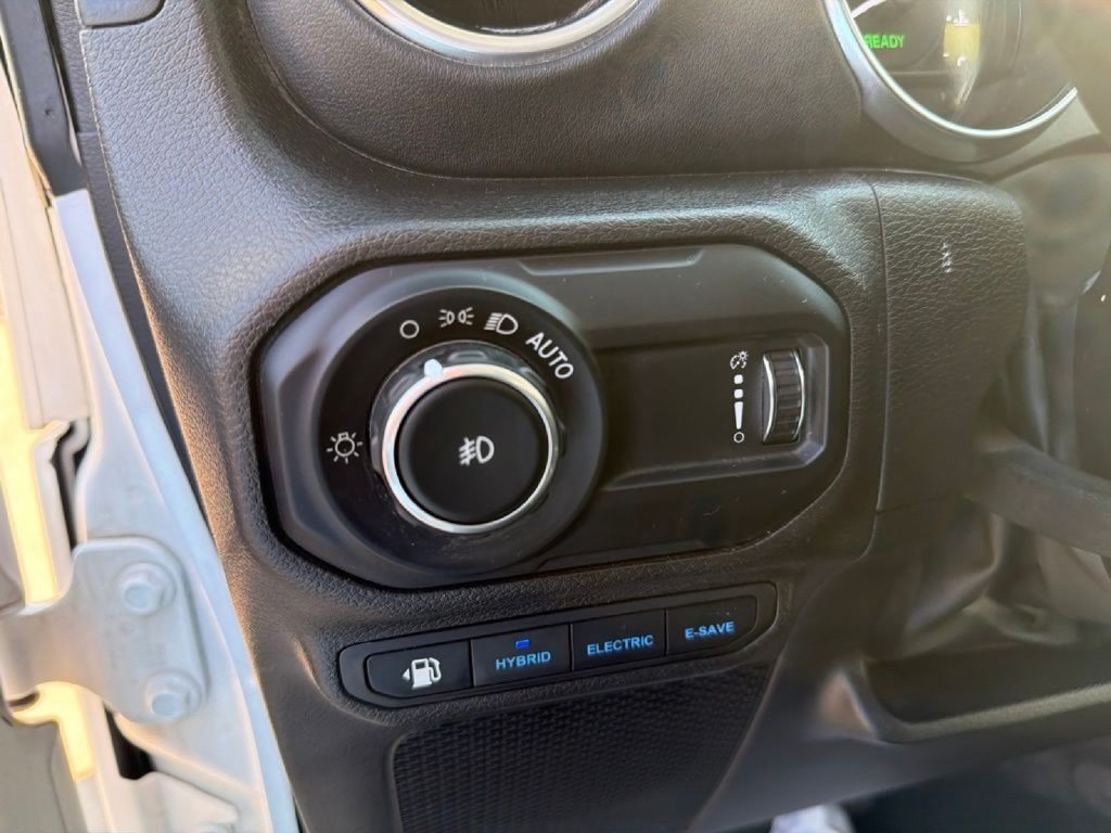 Used 2023 Jeep Wrangler Unlimited Sahara AWD/4WD image 15