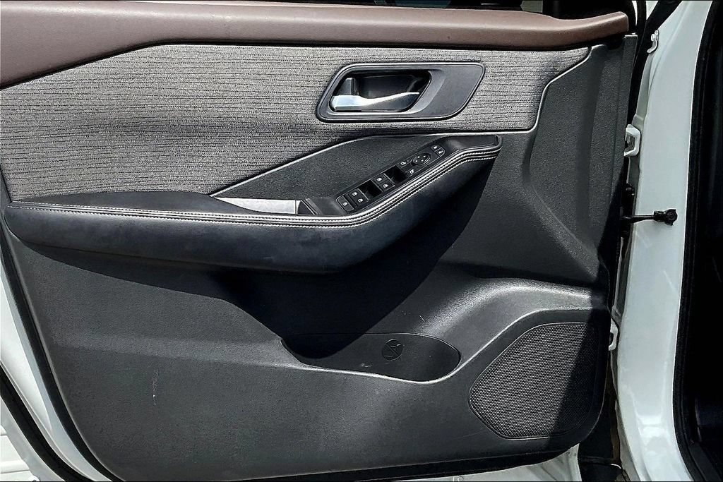 Used 2022 Nissan Rogue SV FWD image 19