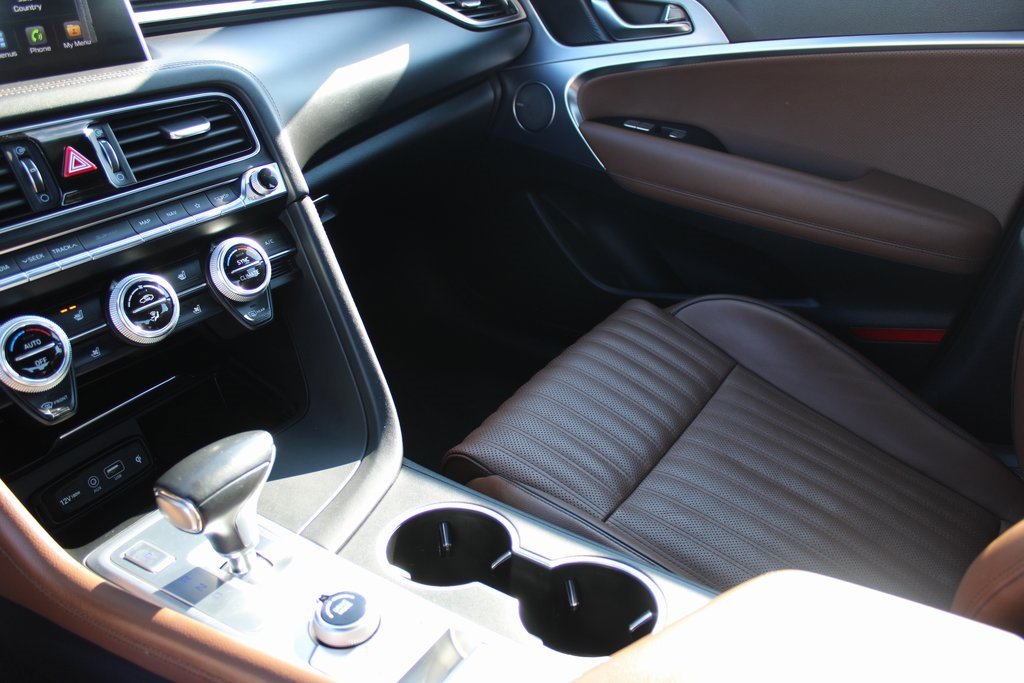 Used 2021 Genesis G70 3.3T image 16