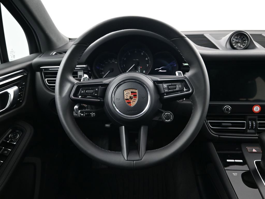 Certified 2026 Porsche Macan image 13