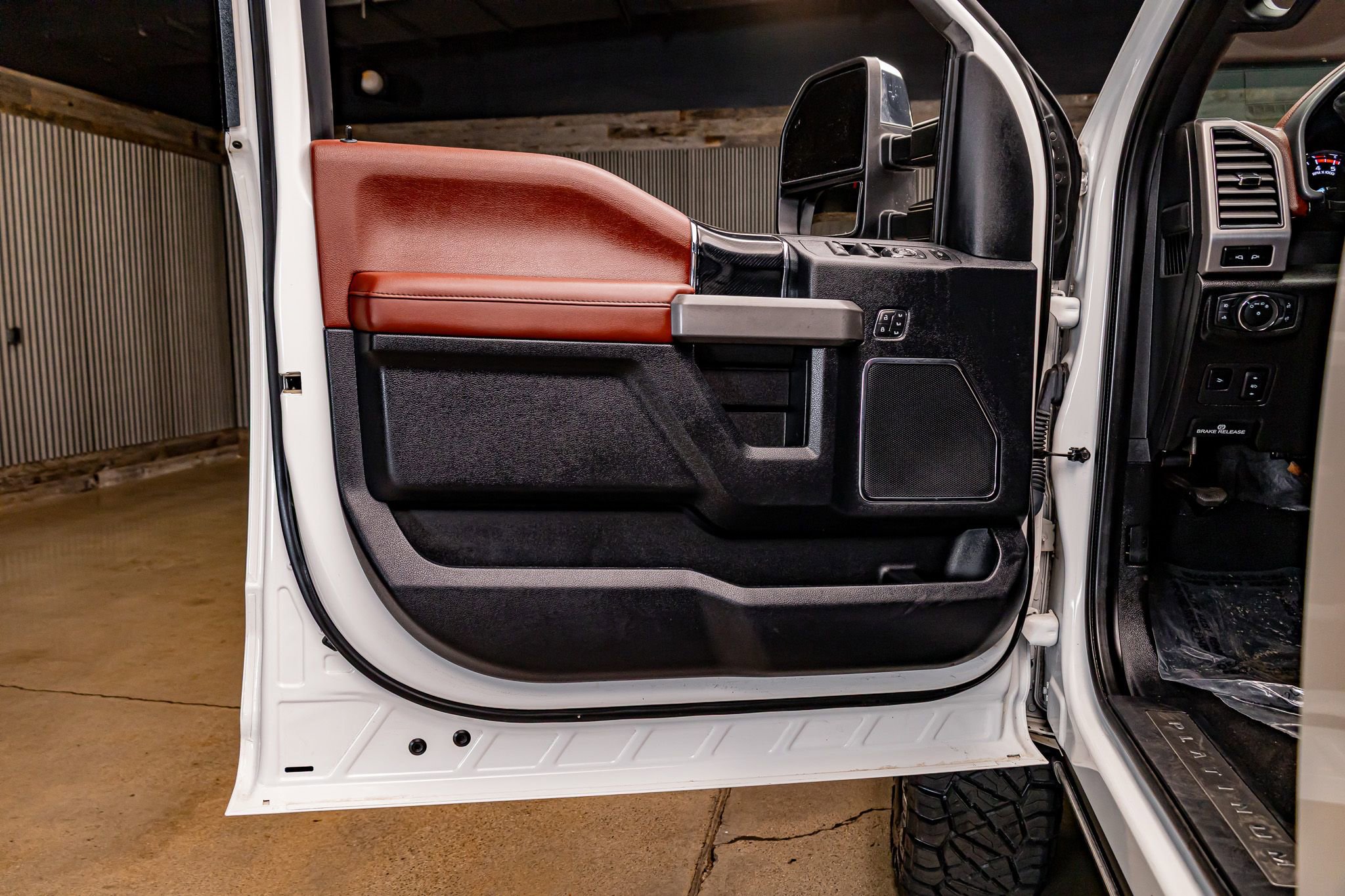 Used 2020 Ford F450 Platinum w/ FX4 Off-Road Package image 30