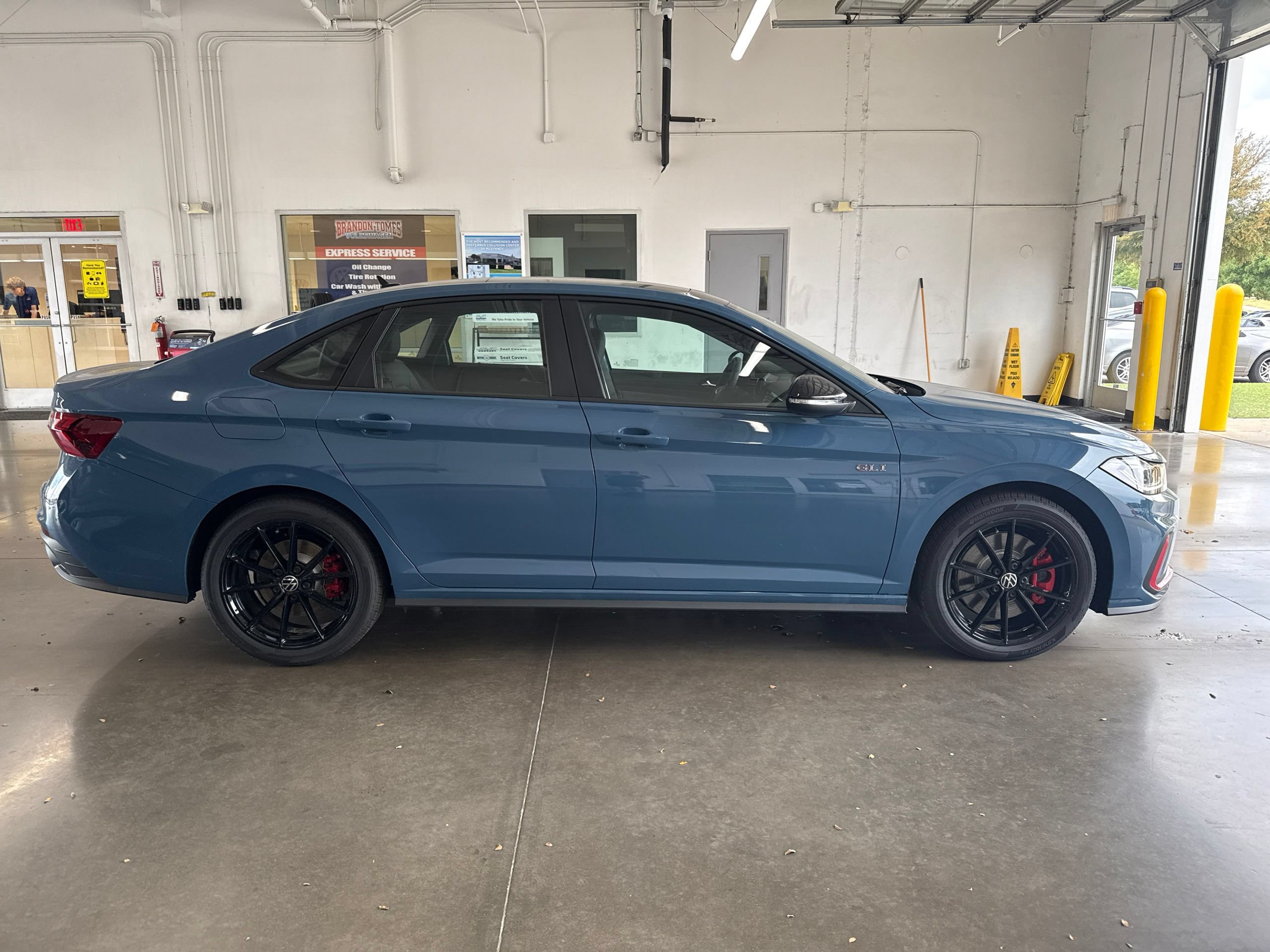 New 2027 Volkswagen Jetta GLI Autobahn FWD image 2