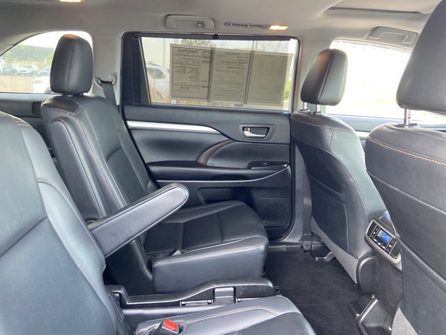Used 2019 Toyota Highlander XLE image 21